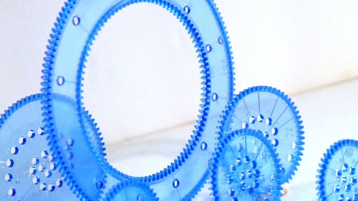 After 57 Years, Spirograph Keeps Rolling Along – Writer of Pop Culture